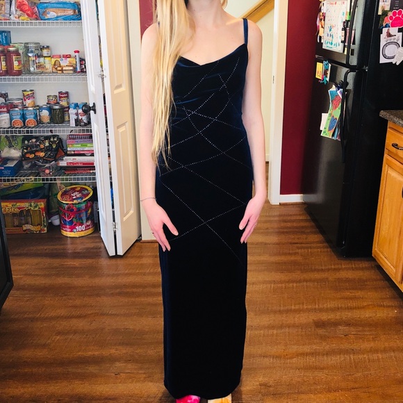 Dresses & Skirts - 💋Gorgeous long velvet dress